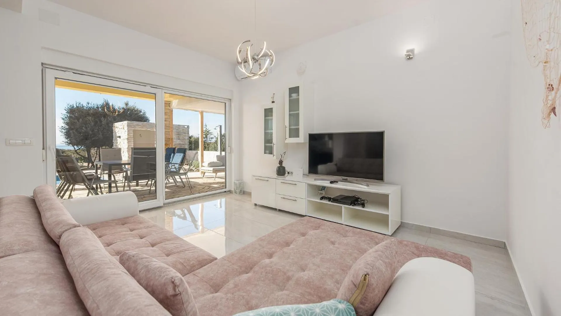 Stunning Home In Mandre With Wi-Fi Holiday home