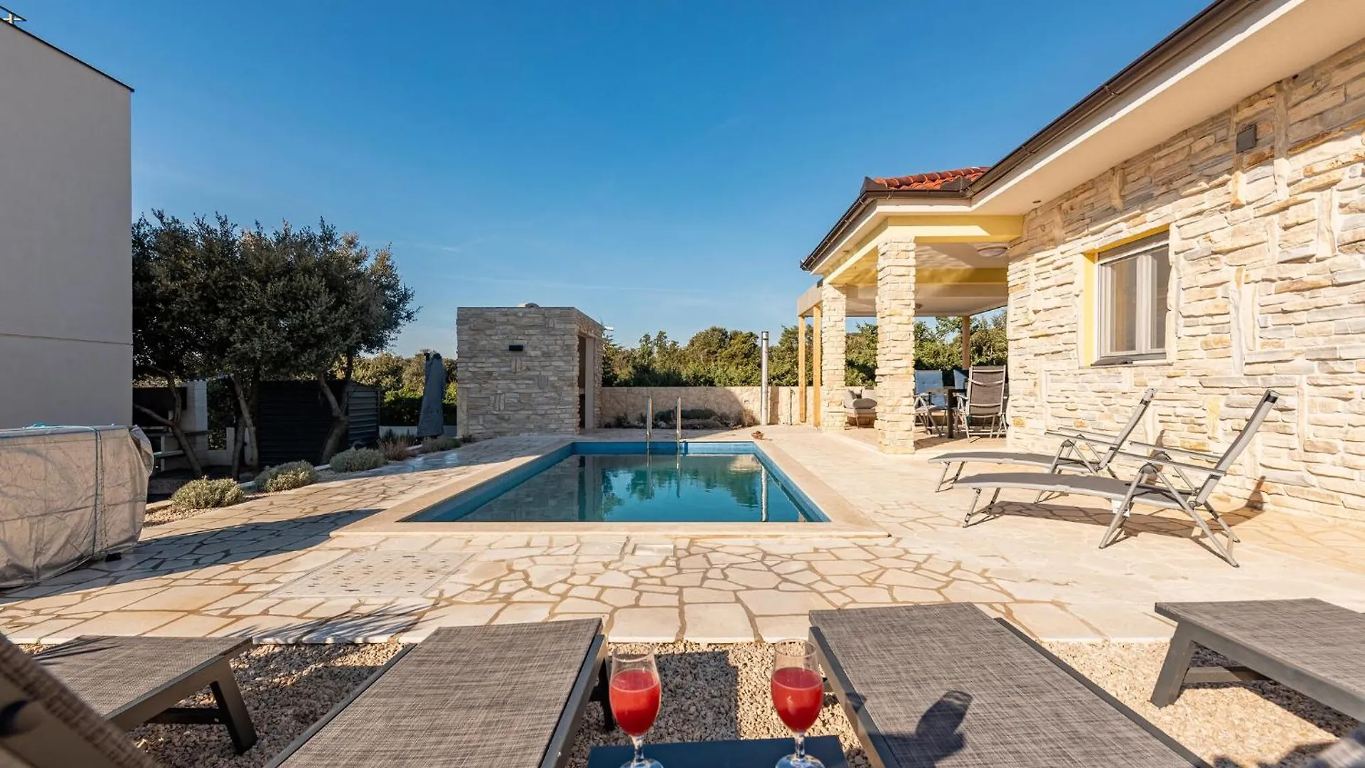 Stunning Home In Mandre With Wi-Fi Holiday home